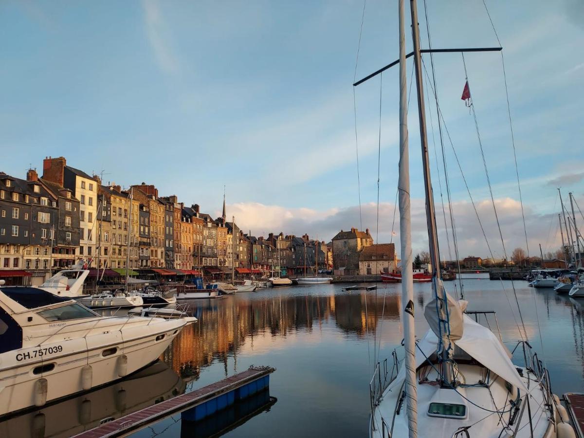 " L' Achilee " Appartement En Plein Coeur De La Ville Honfleur Exterior foto